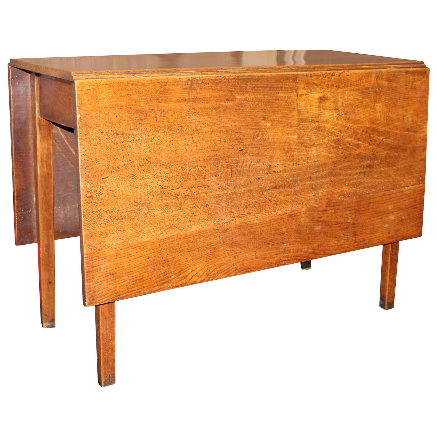 18th Century Elm Gateleg DropLeaf Table For Sale at 1stdibs