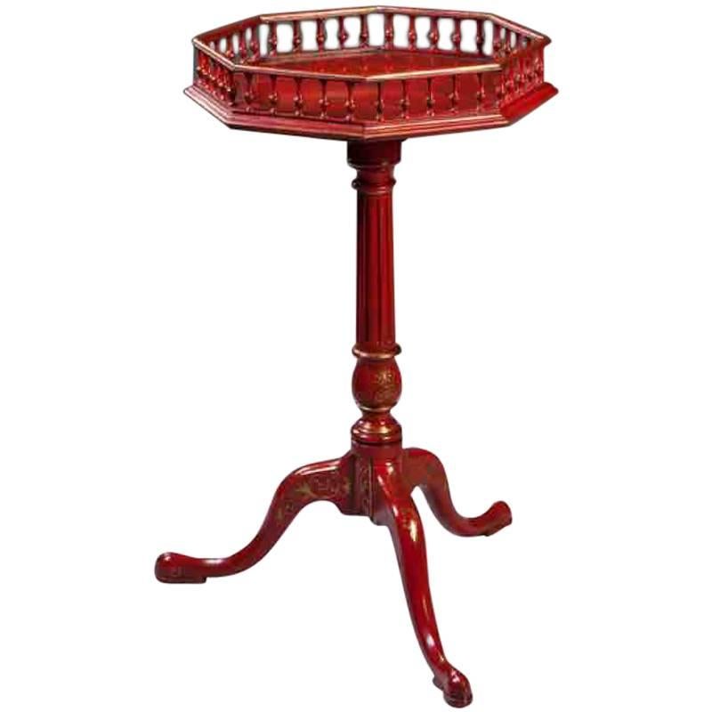 English Mid-18th Century Gilded Japanned Lacquer George III Tripod Side Table For Sale