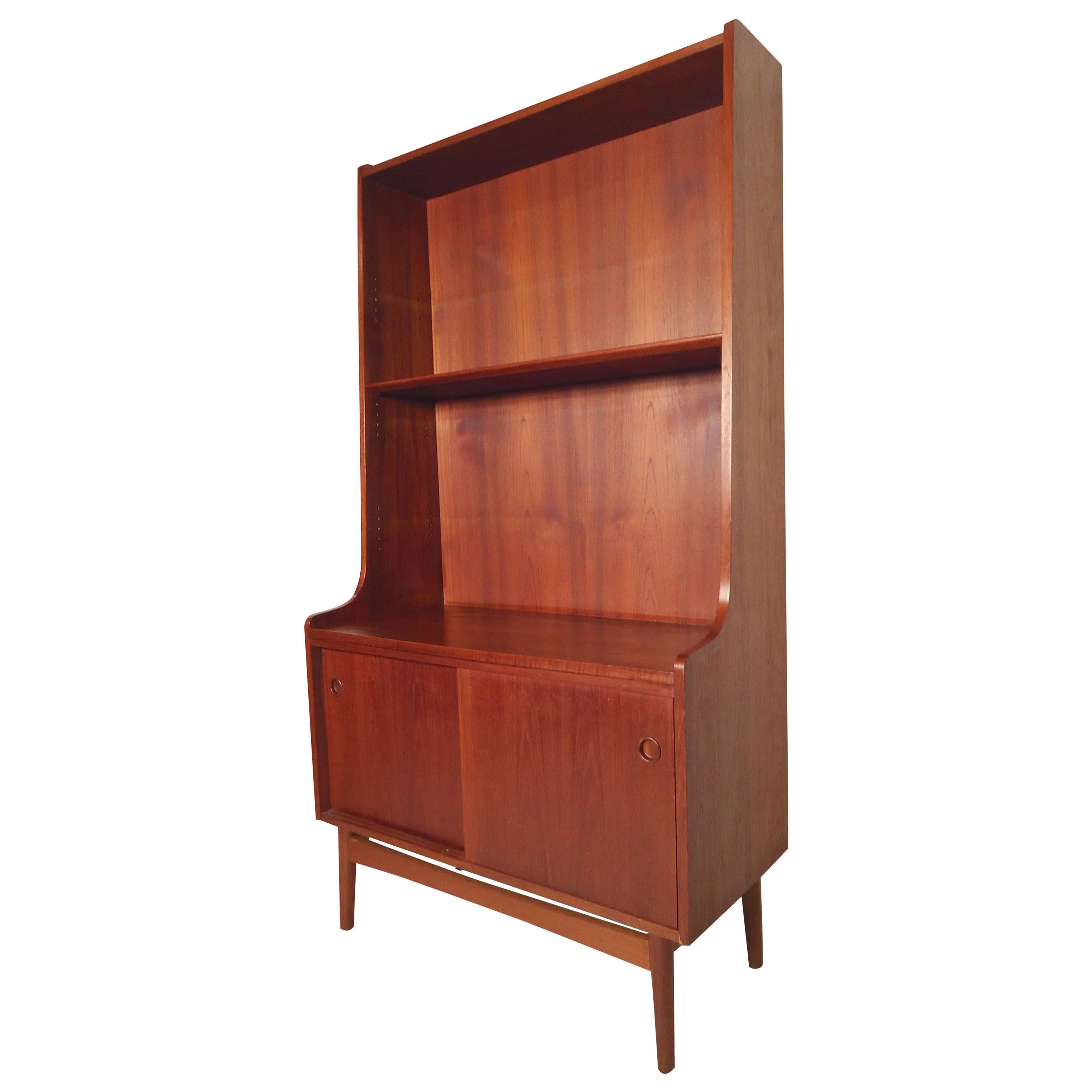 MidCentury HeywoodWakefield Corner Bookcase or at 1stdibs