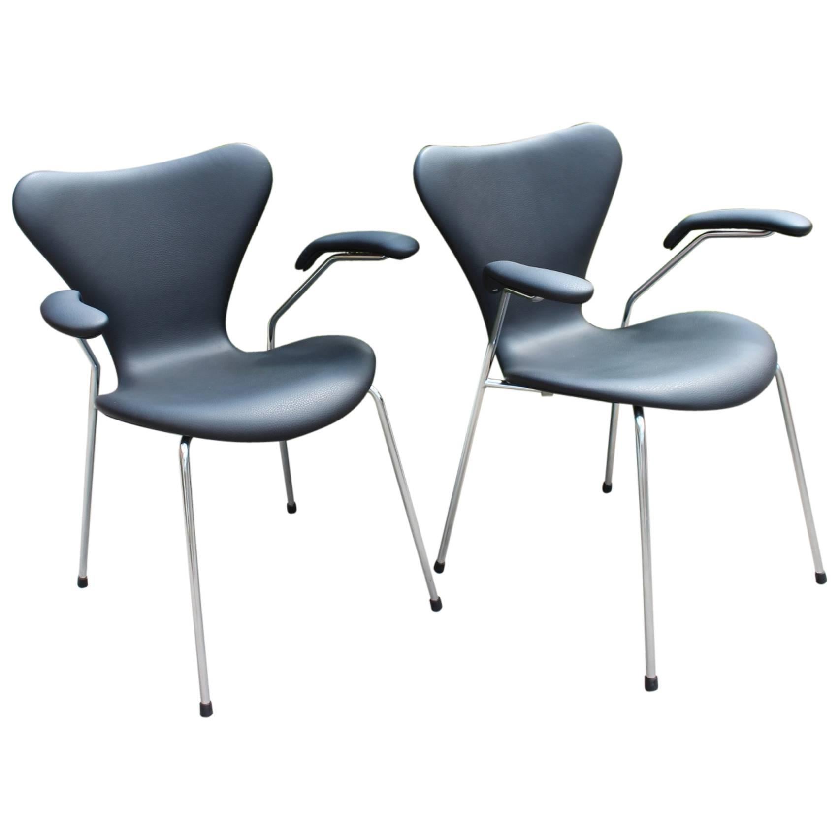 Series 7 Chairs, Model 3207 with Armrests by Arne Jacobsen and Fritz Hansen