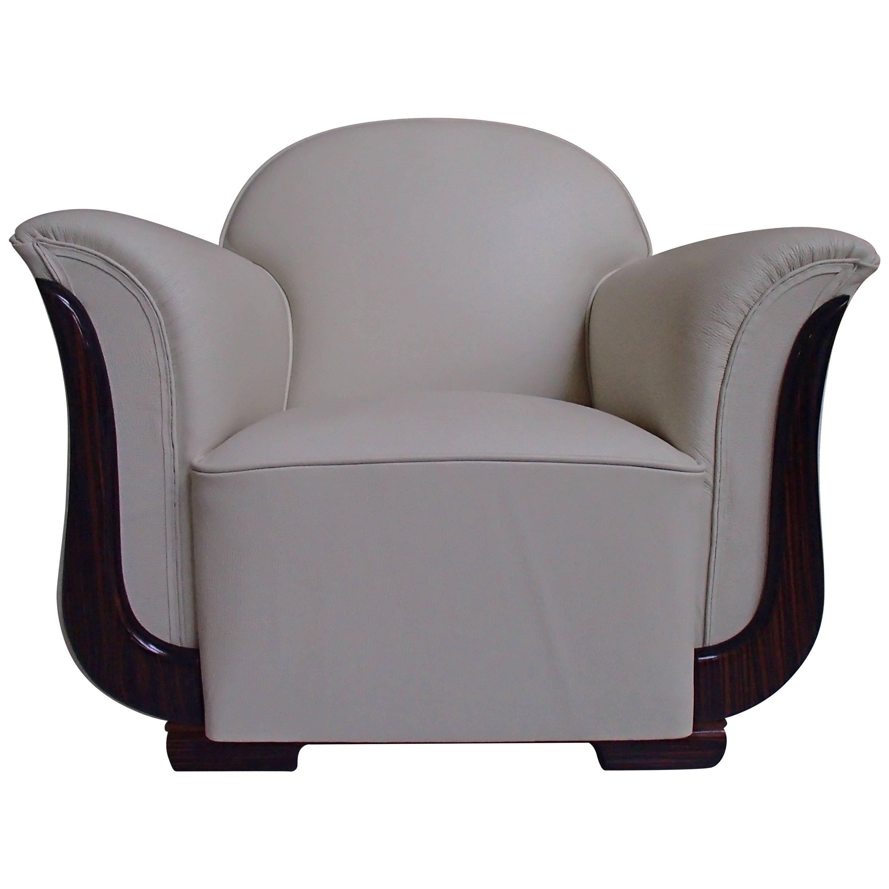 Fauteuil Art Déco en cuir blanc cassé et décors en ébène de Macassar