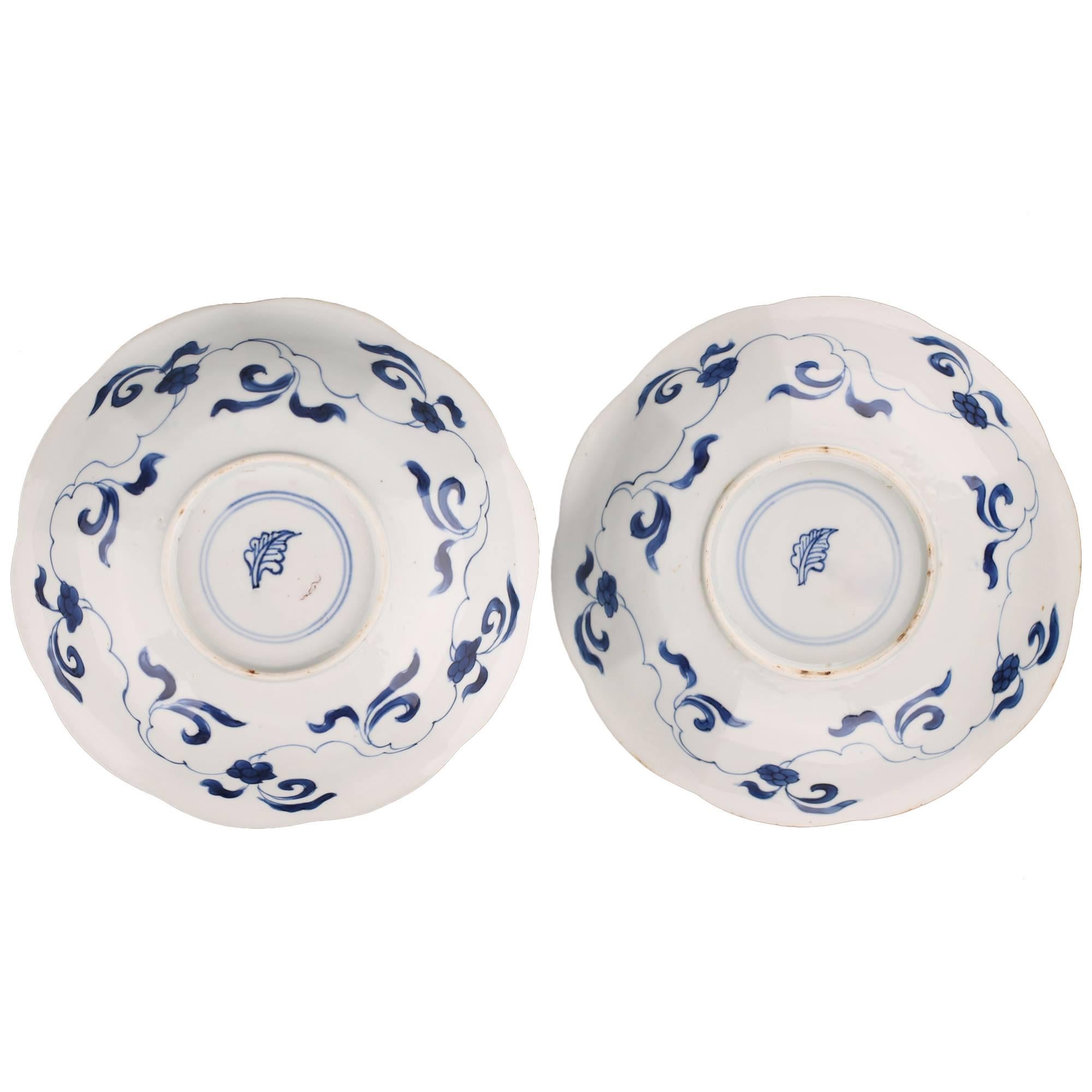 Pair of Chinese Porcelain Blue and White Dishes, 17th Century For Sale