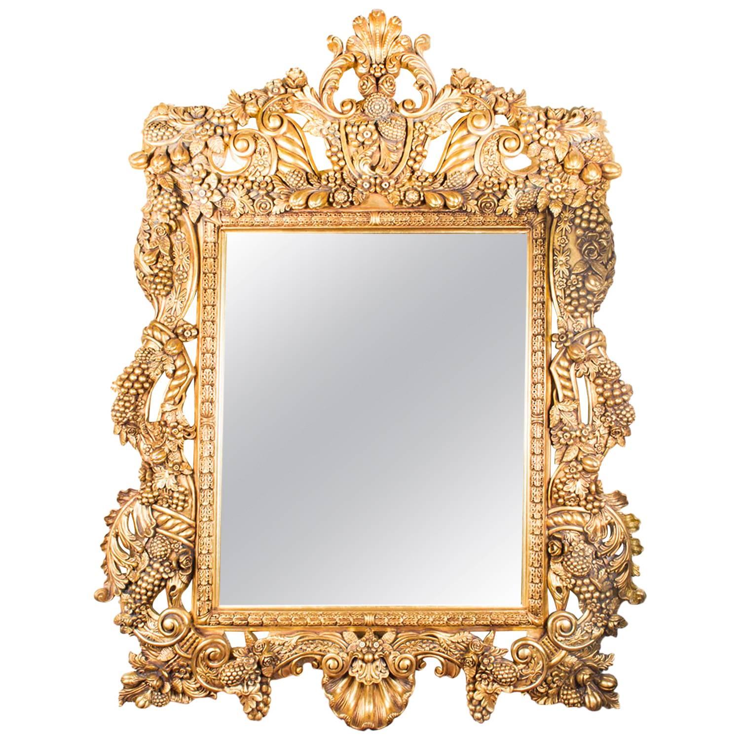 Miroir décoratif florentin orné en bois doré 190 x 150 cm en vente