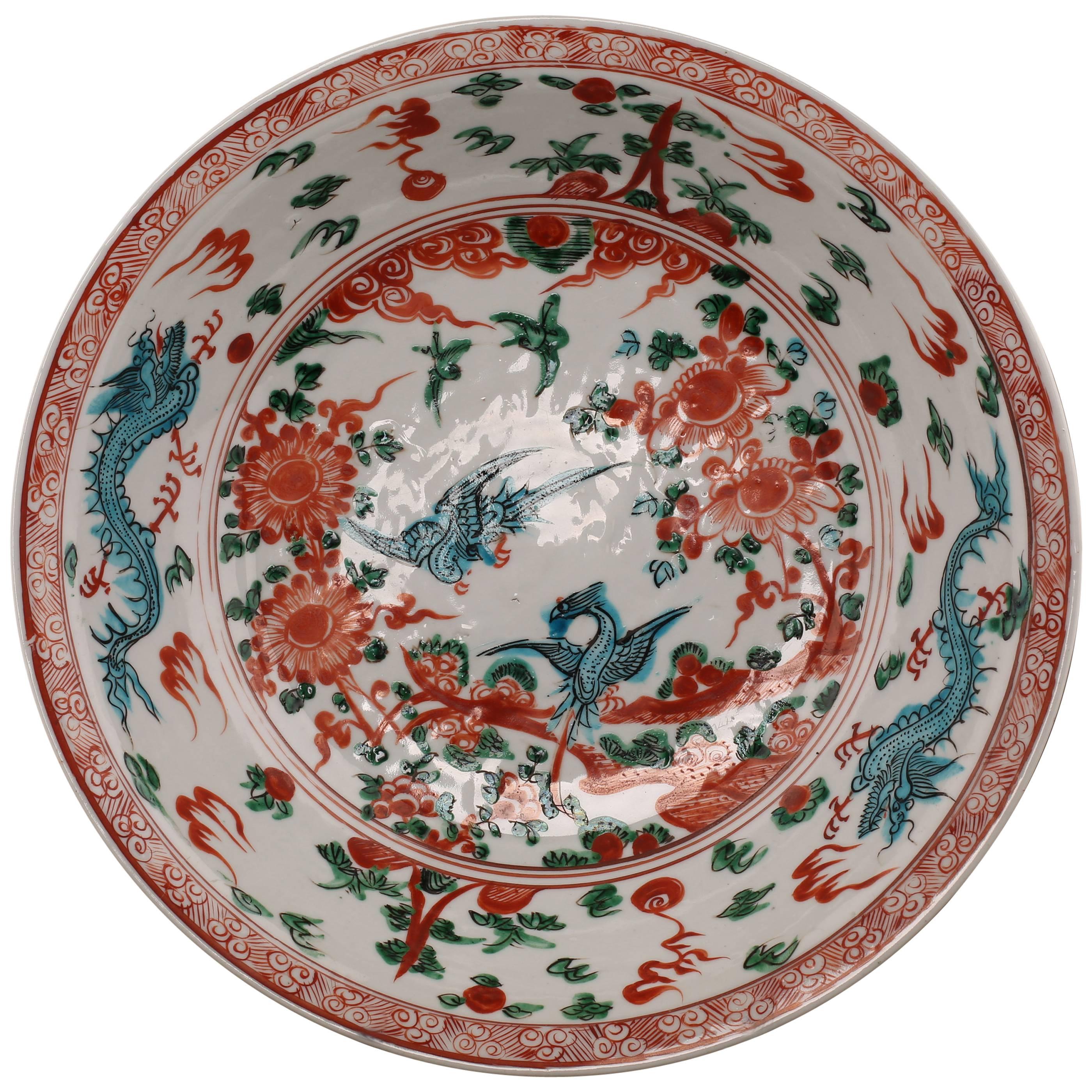 Large Swatow Deep Circular Dish, 17th Century For Sale