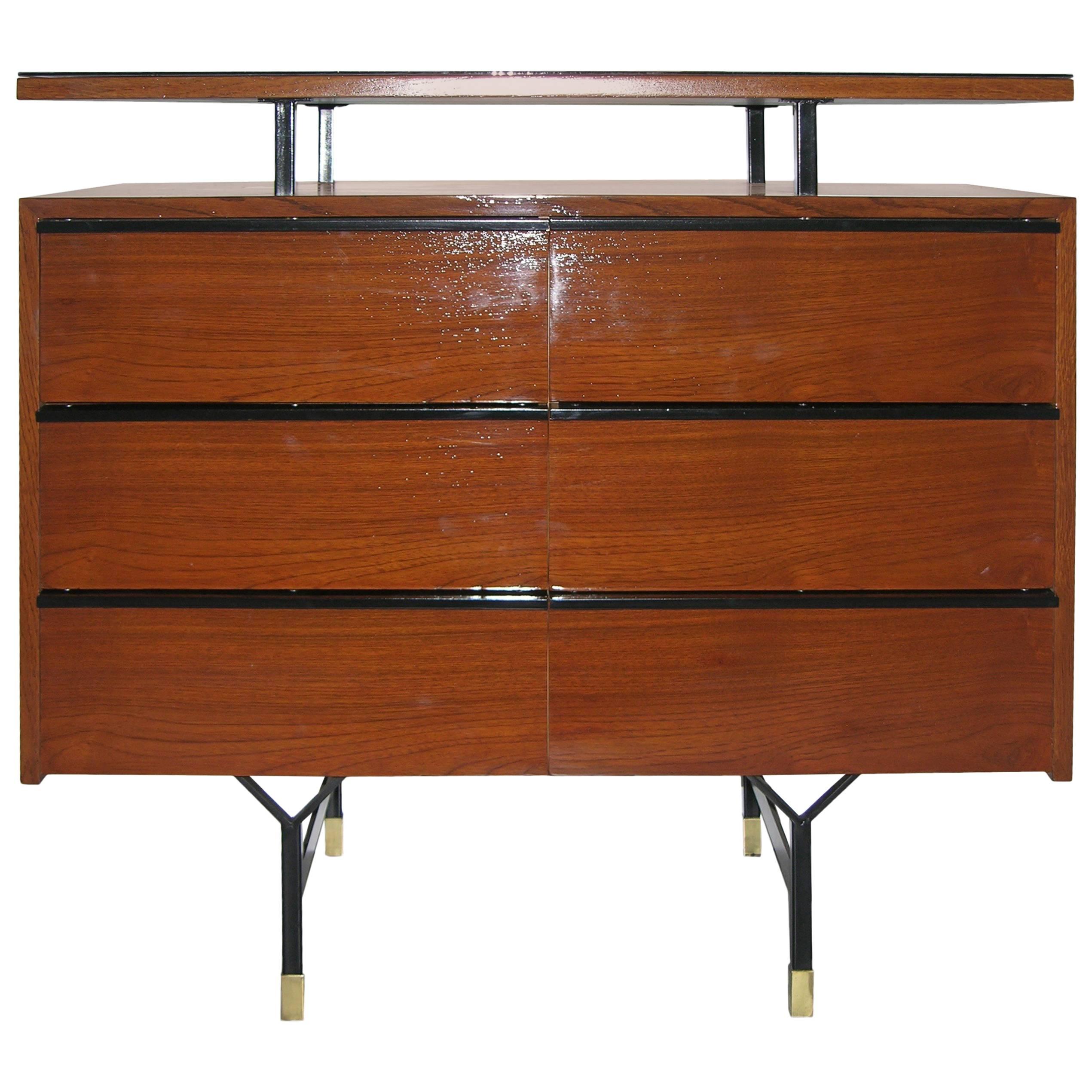 1960s Modern Italian Wood Chest with Shelf on Brass & Black Lacquered Metal Legs In Excellent Condition For Sale In New York, NY