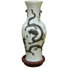 Vaso con drago smaltato a crepe della dinastia Qing cinese con errore di cottura