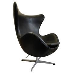 Arne Jacobsen Egg Chair in Original Black Leather