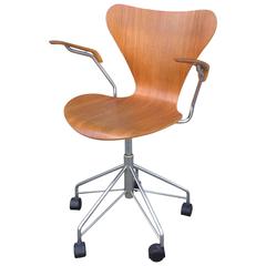 Arne Jacobsen for Fritz Hansen Model 3217 Desk Chair in Teak