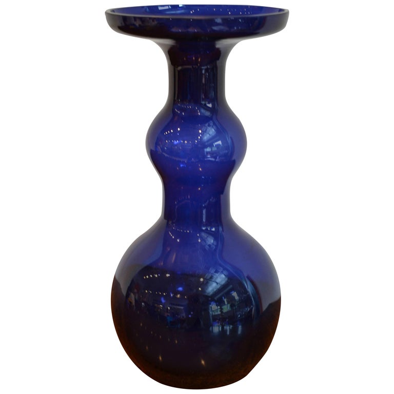 Mid Century Kaj Franck Cobalt Blue Glass Vase for Nuutajarvi Notsjo, Finland For Sale