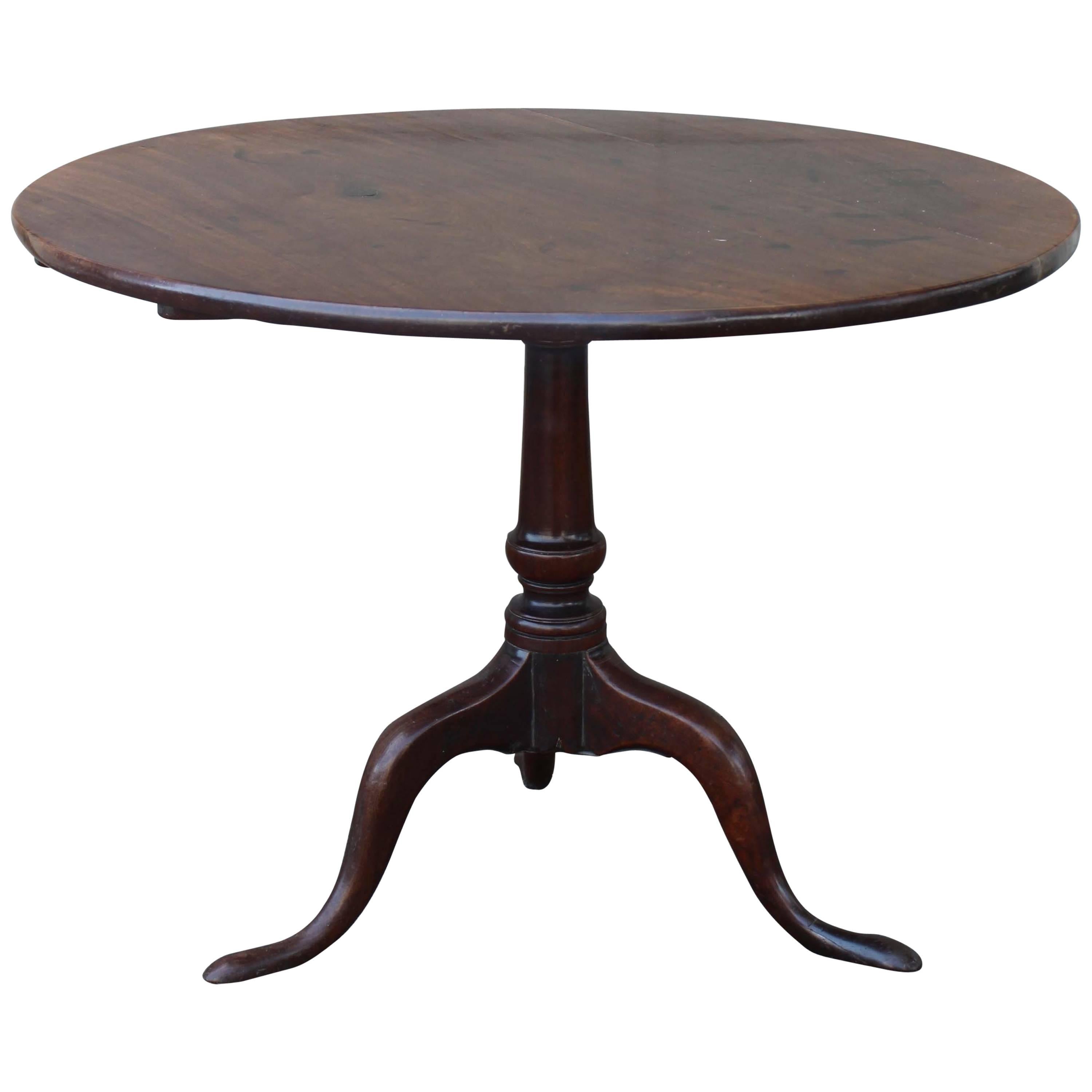 Queen Anne Style Mahogany Tilt-Top Table  For Sale