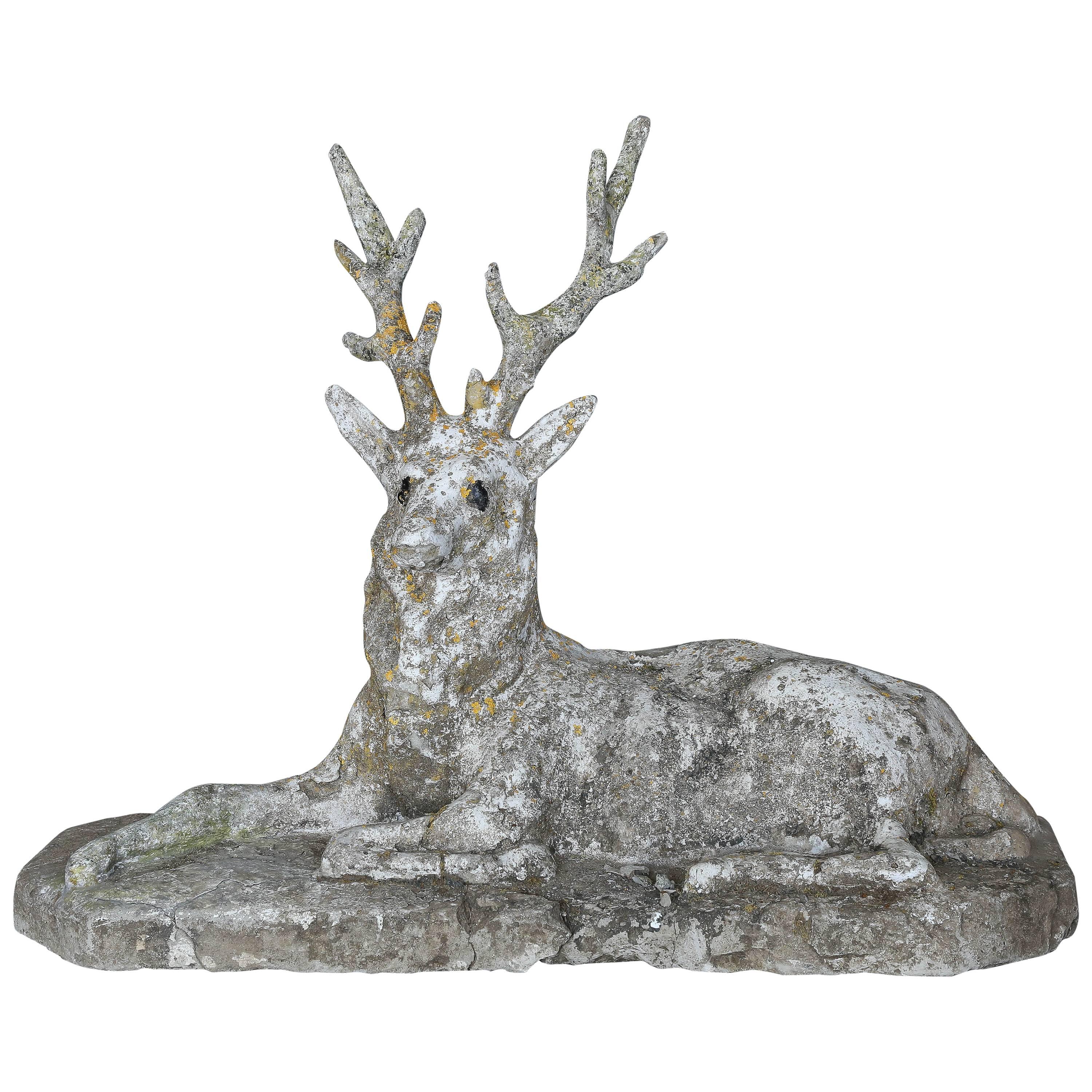 Cerf majestueux en pierre moulée du 19ème siècle en vente