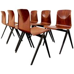 Großer Bestand an stapelbaren Pagholz Galvanitas S22 Industrial Dinner Chairs:: 1960er Jahre