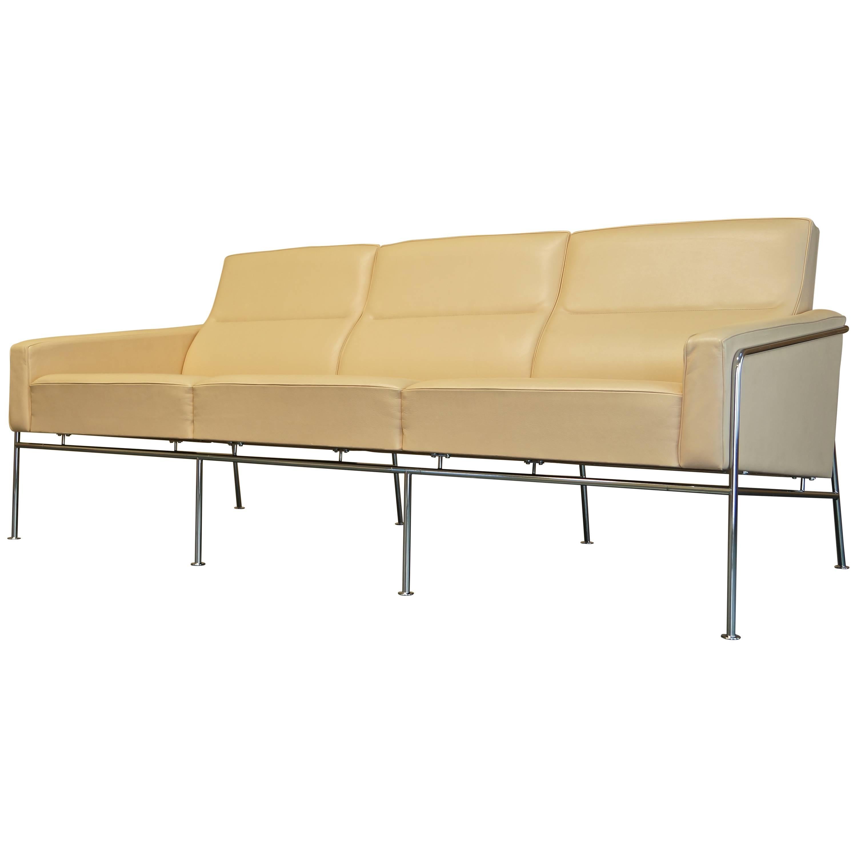 Danish Vintage Arne Jacobsen Series 3303 Leather Sofa by Fritz Hansen