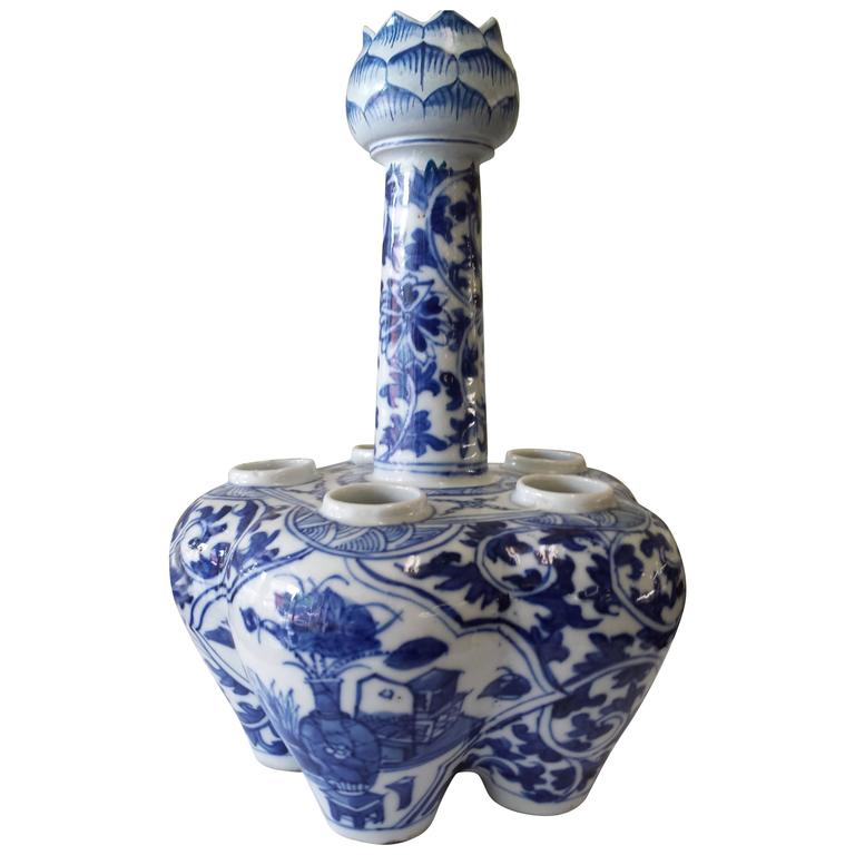 Chinese Blue and White Tulip/Crocus, Flower Vase, 19th Century at