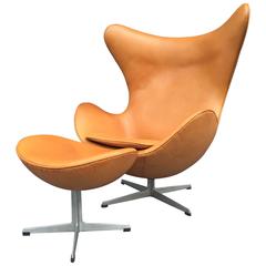 Fauteuil oeuf en cuir cognac d'Arne Jacobsen pour Fritz Hansen