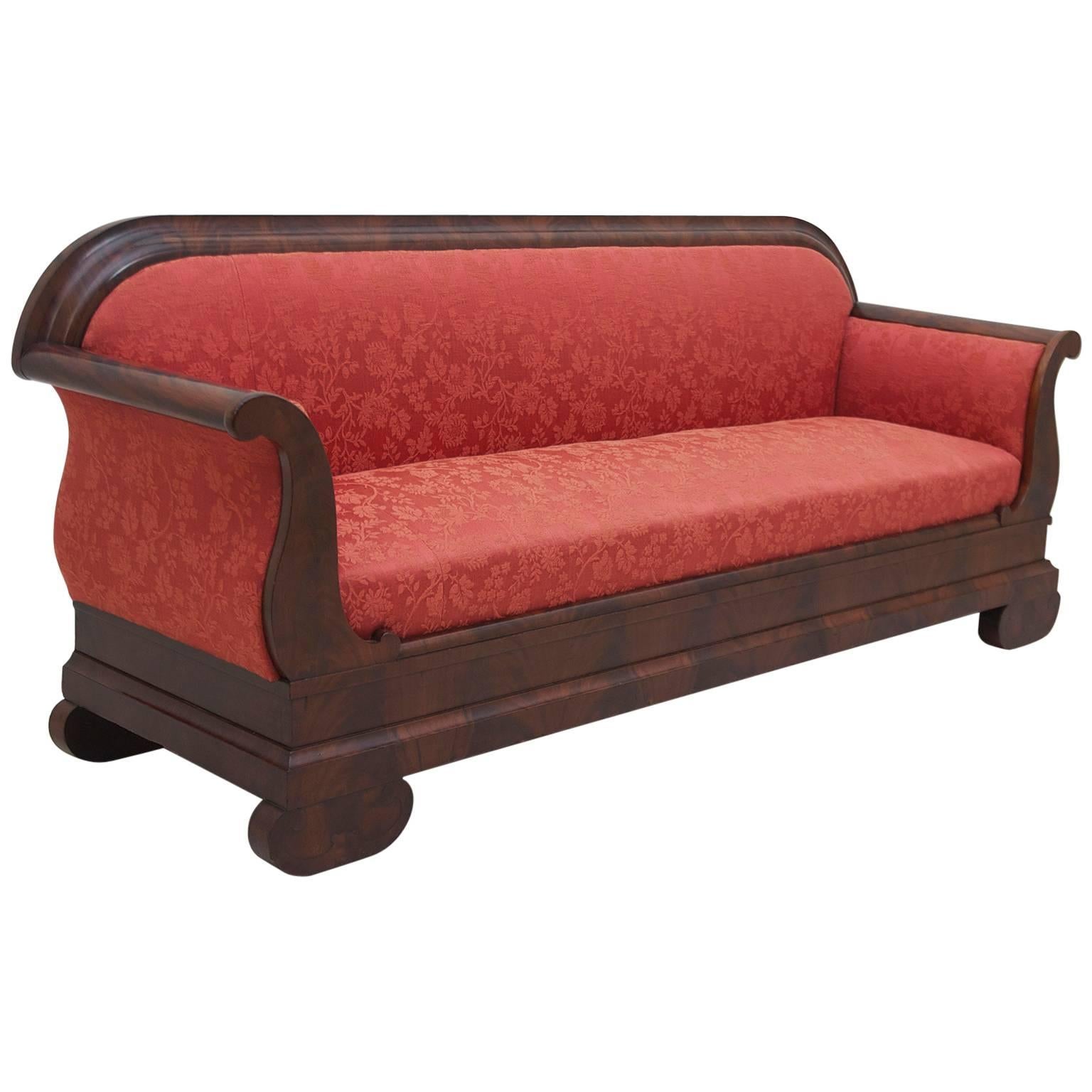 American Empire Sleigh Sofa in Mahogany Attributable to Meeks, circa 1835 For Sale