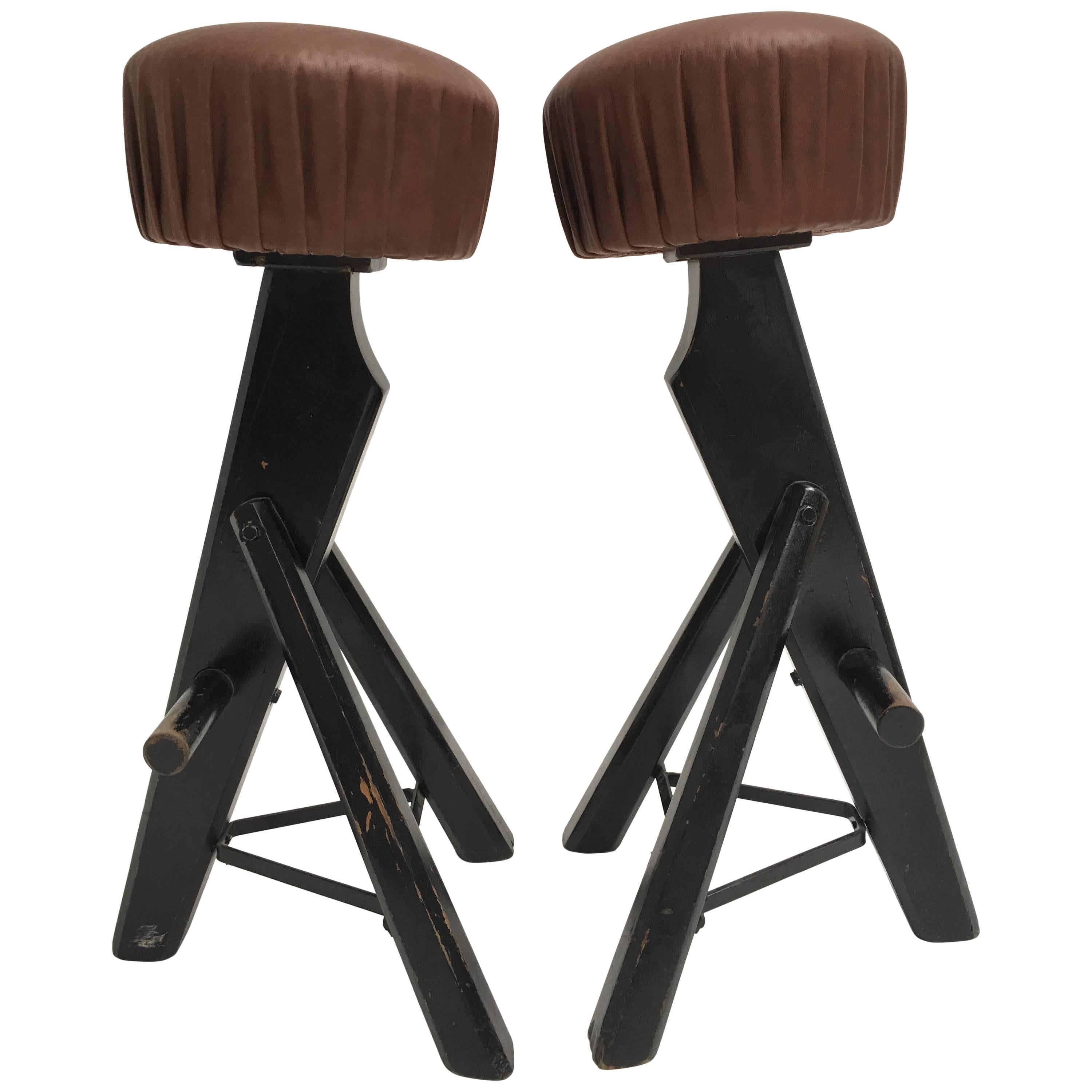 Pair of Brutalist Black Stained Solid Oak and Brown Leather Bar Stools, 1970s