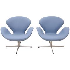 Pair of Swan Chairs by Arne Jacobsen, Edited by Fritz Hansen from 1968
