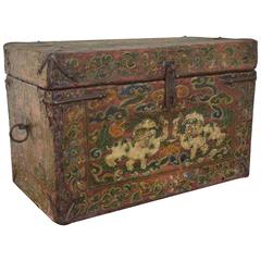 Chinese Lacquer Box or Tea Chest with Opposing Foo Lion Decoration