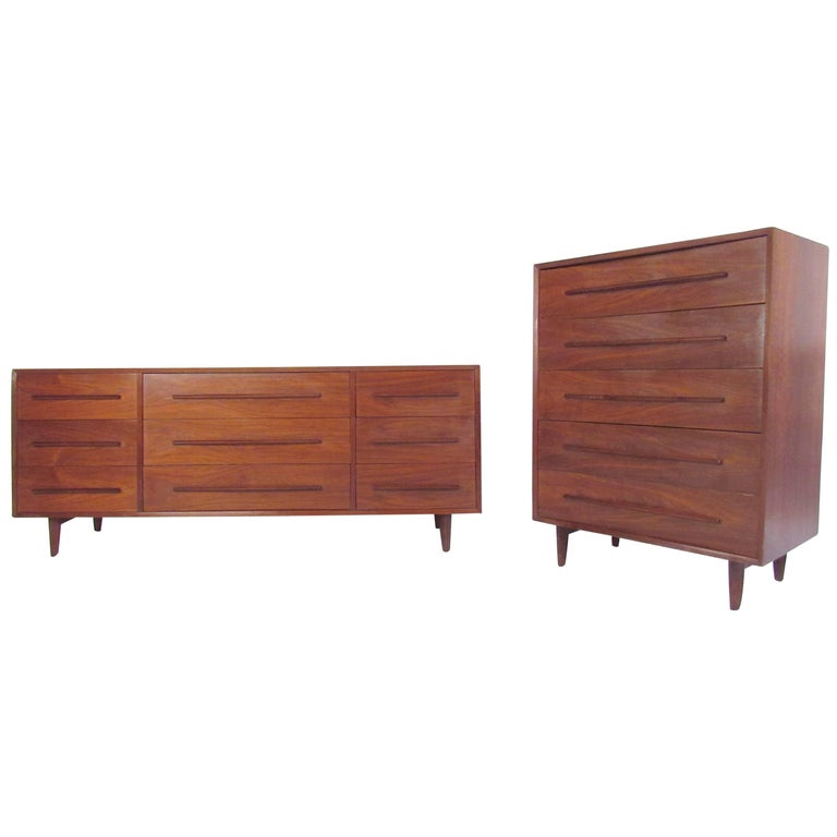 Pair of Widdicomb Bedroom Dressers in the Style of George Nakashima For Sale