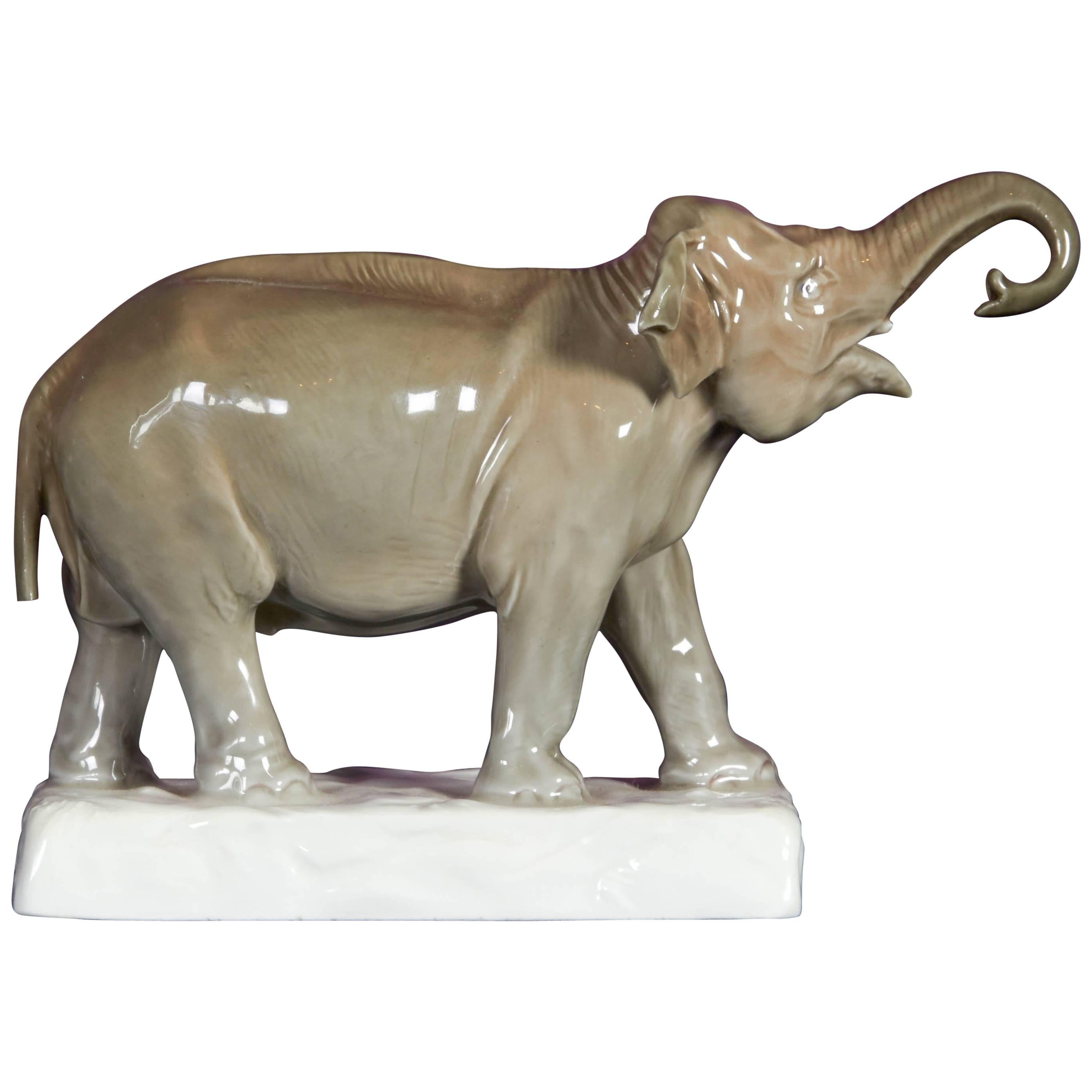 Meissener Porzellanfigur eines Elefanten
