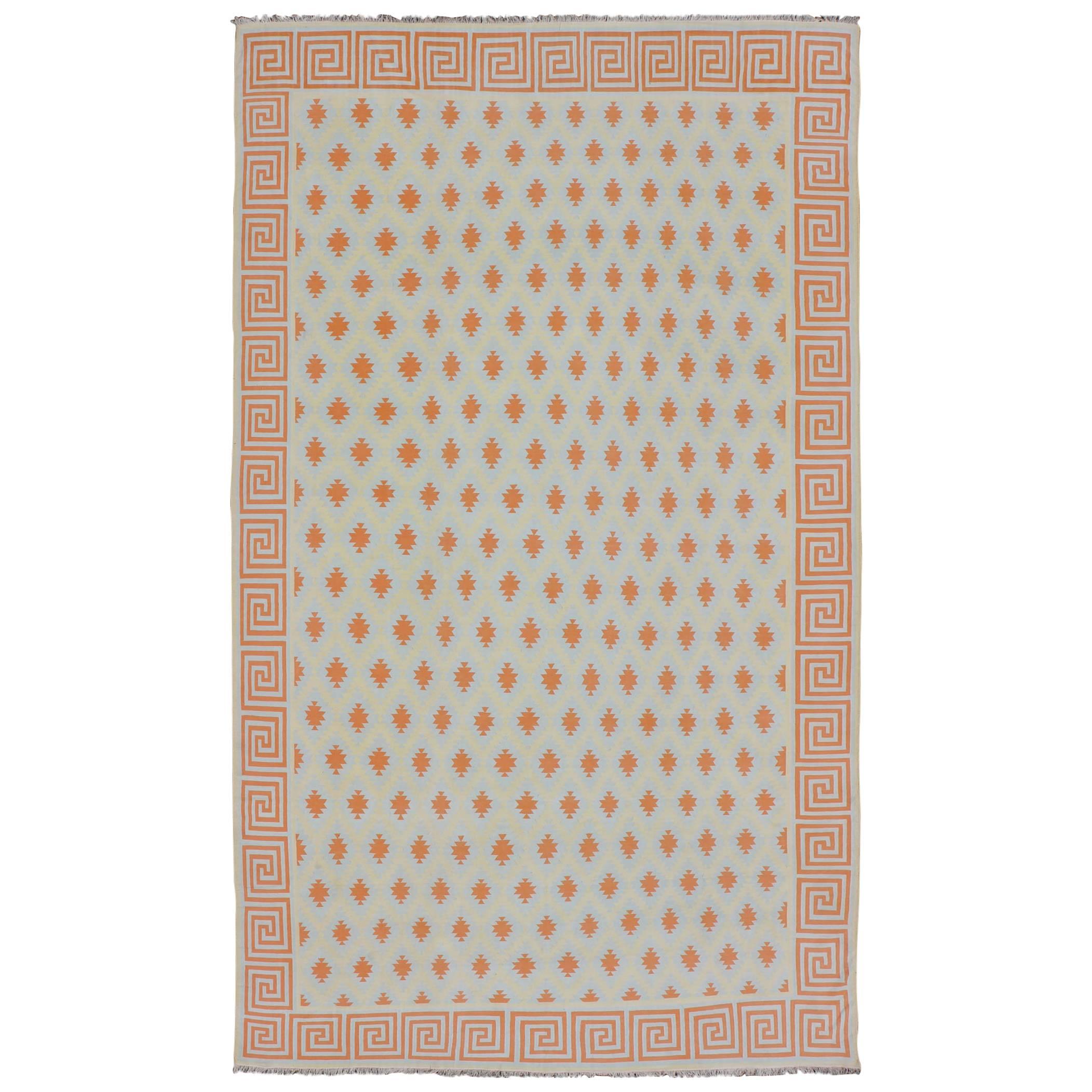 Grand tapis indien vintage Dhurrie en coton de créateur  12'11 x 121'3