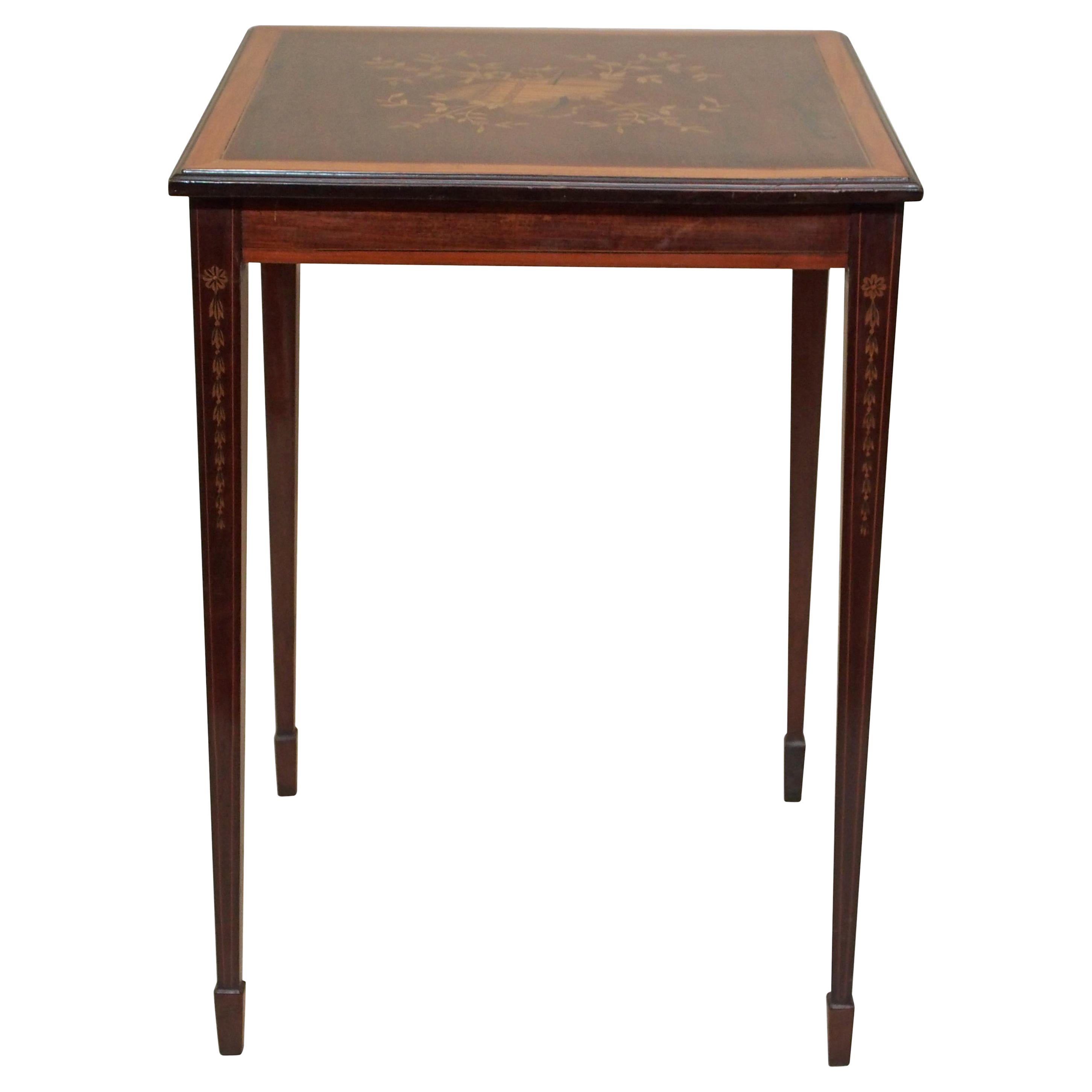 Ancienne table d'appoint anglaise édouardienne en acajou incrusté, vers 1890