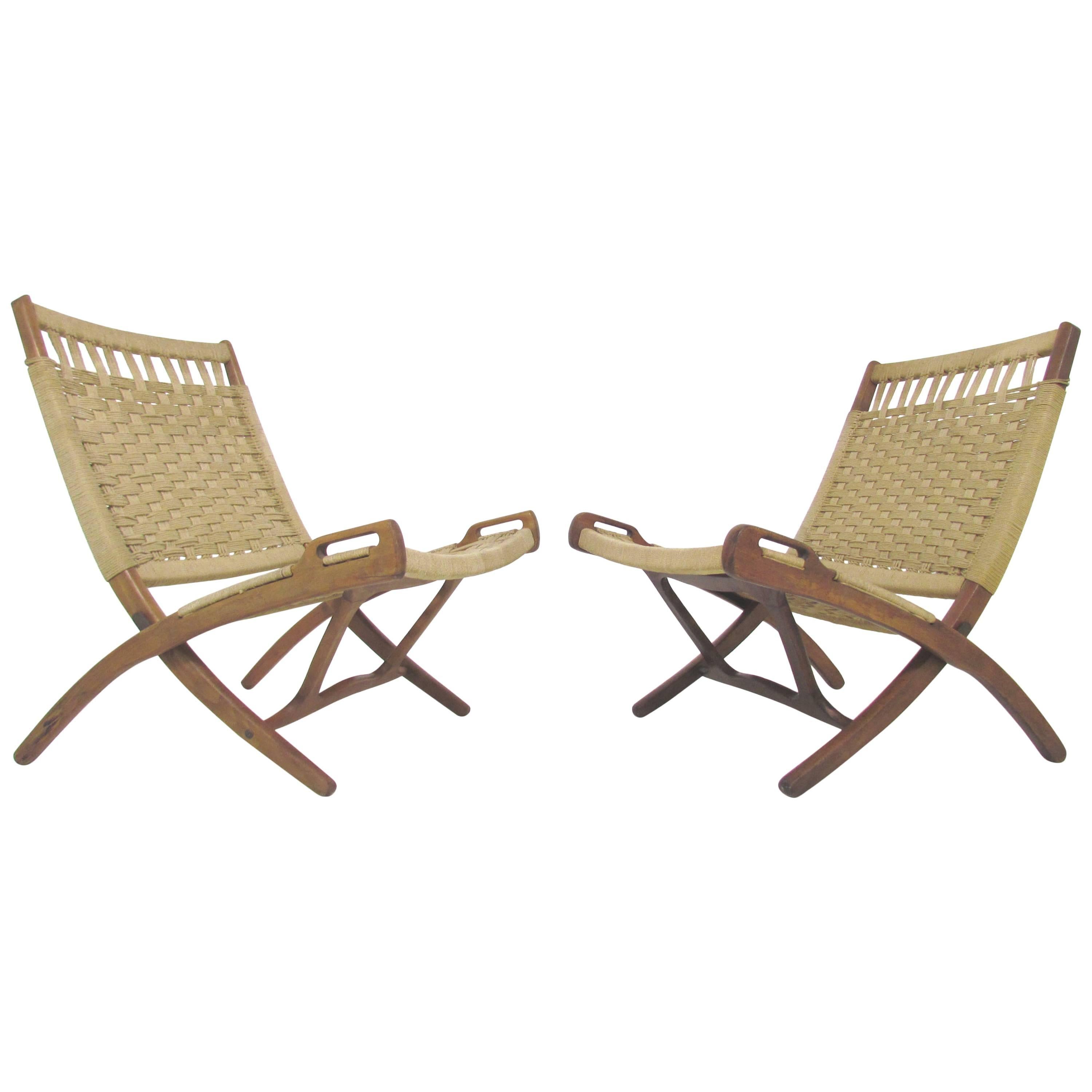Pair of Mid-Century Hans Wegner Style Folding Scissor Lounge Chairs, circa 1960s
