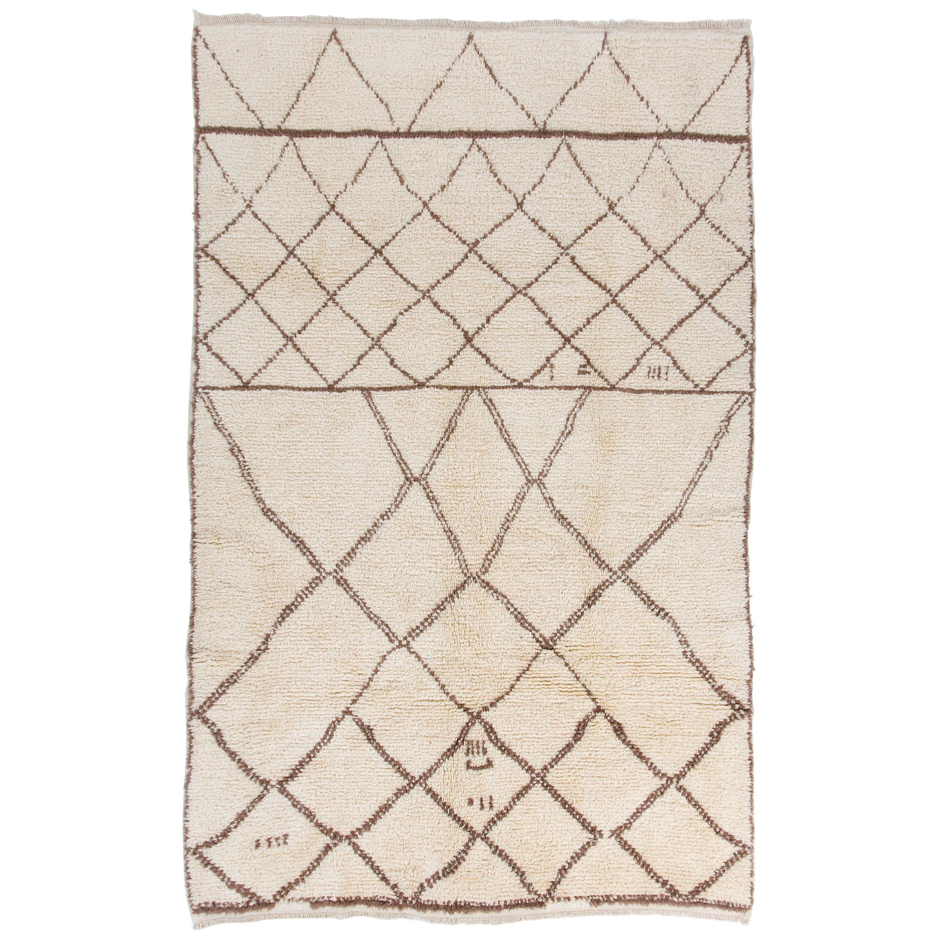 Moroccan Berber Rug Made of Natural Undyed Wool For Sale at 1stDibs