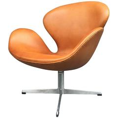 Cognac Leather Swan Chair by Arne Jacobsen for Fritz Hansen