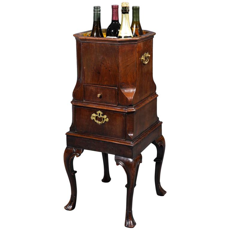 18th Century Irish Mahogany Wine Cellarette For Sale at 1stdibs