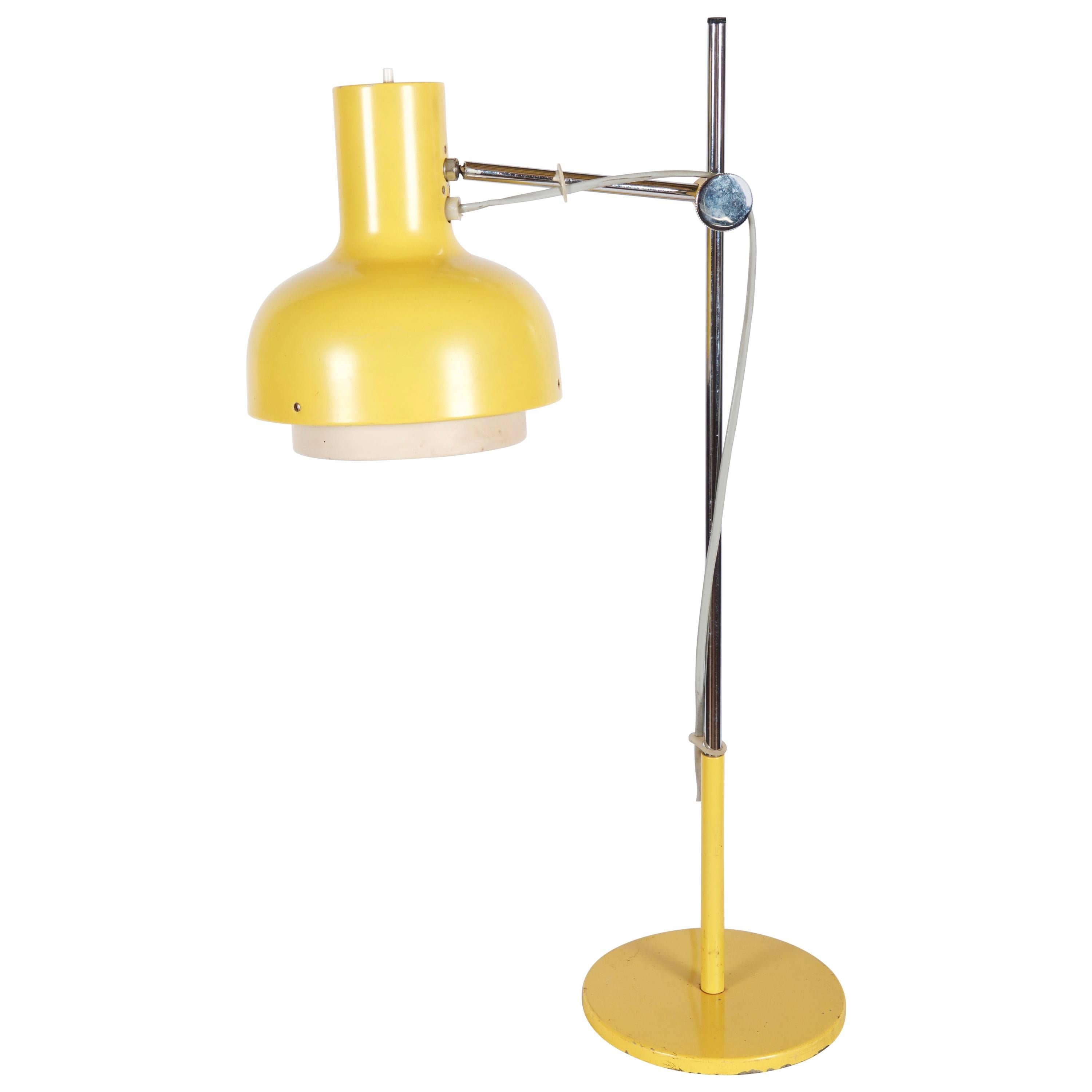 Große gelbe Mid-Century-Tischlampe im Angebot