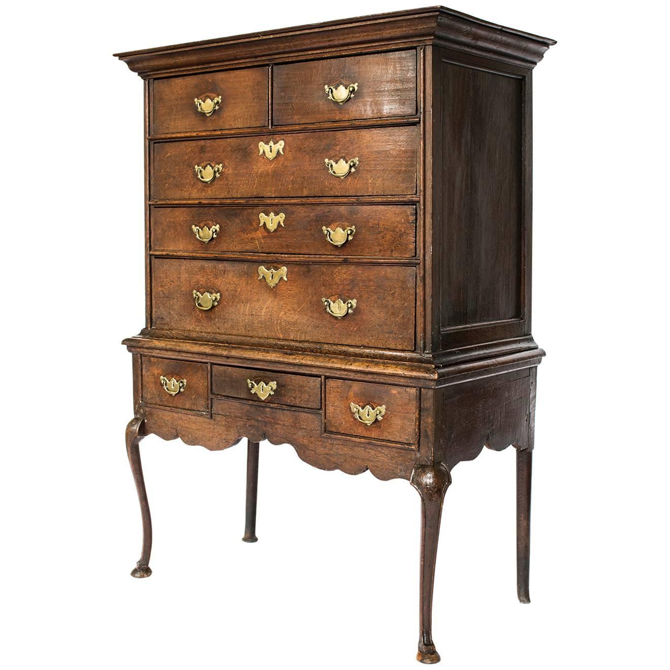 Queen Anne Oak Chest of Drawers on Cabriole Legs, 19th Century For Sale
