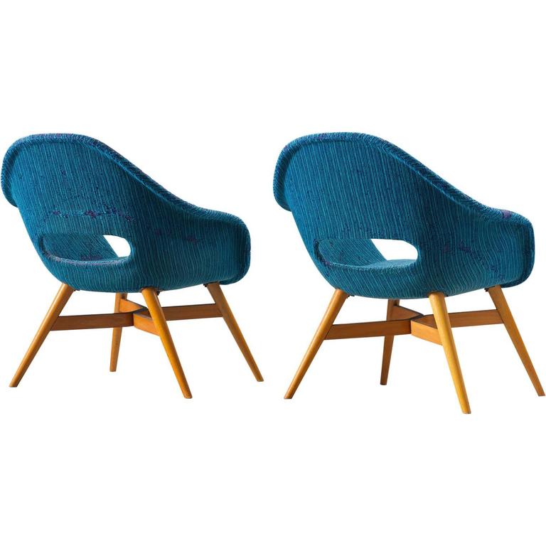 Pair of Easy Chairs in Blue Upholstery For Sale at 1stDibs