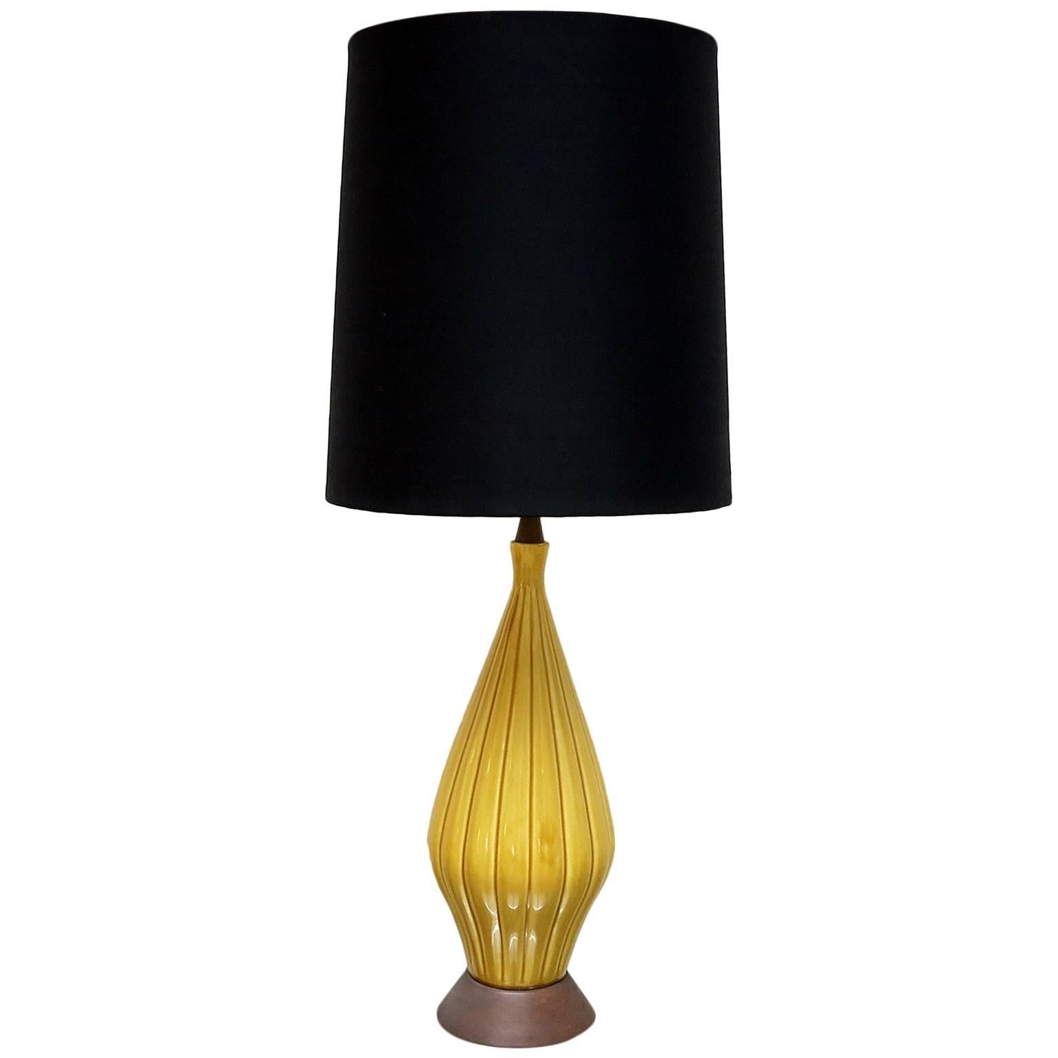 Table Lamp Manufactured in Yellow Colored Porcelain, circa 1960 For Sale