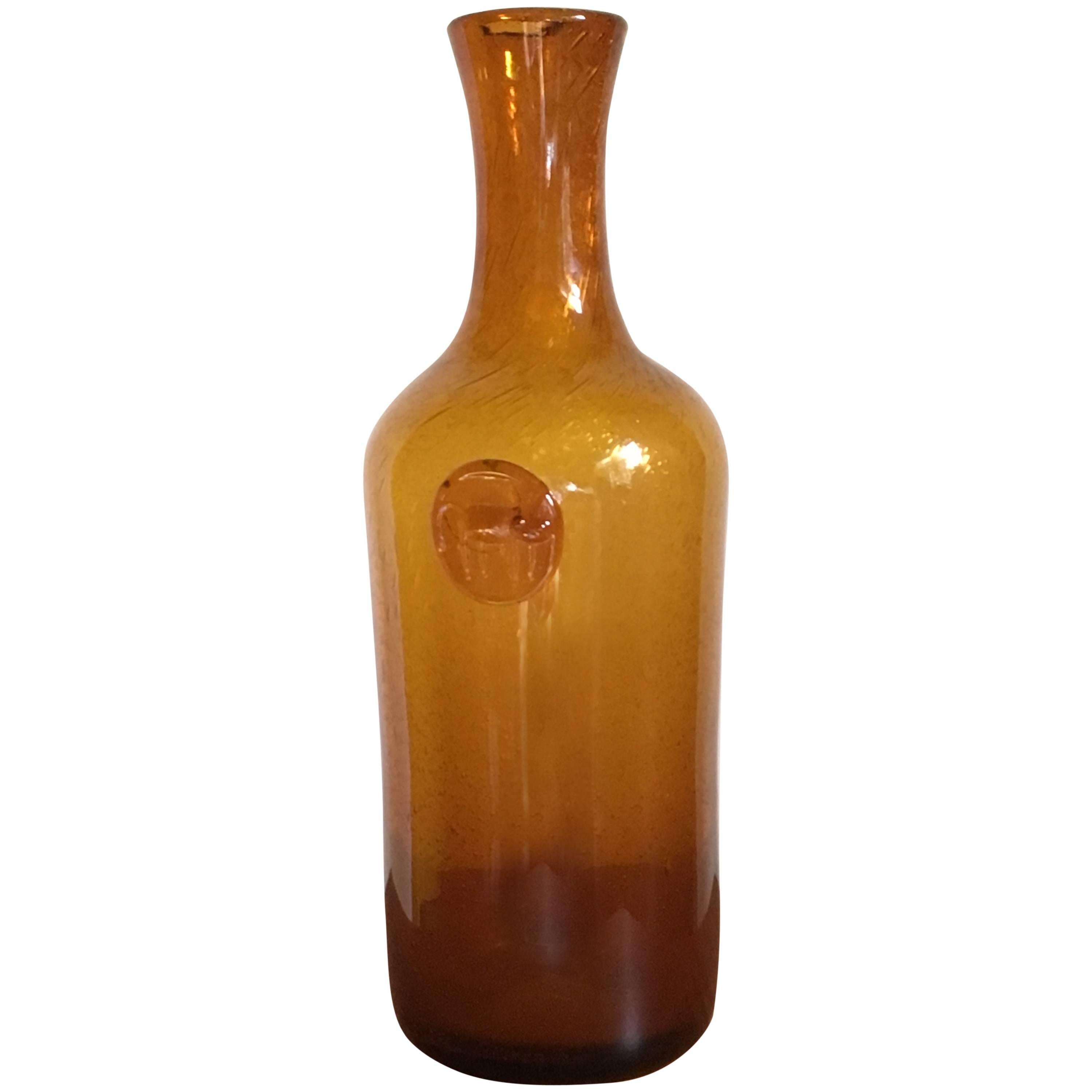 Large Erik Hoglund Amber Glass Bottle with Cat Motif, Swedish, 1960s For Sale