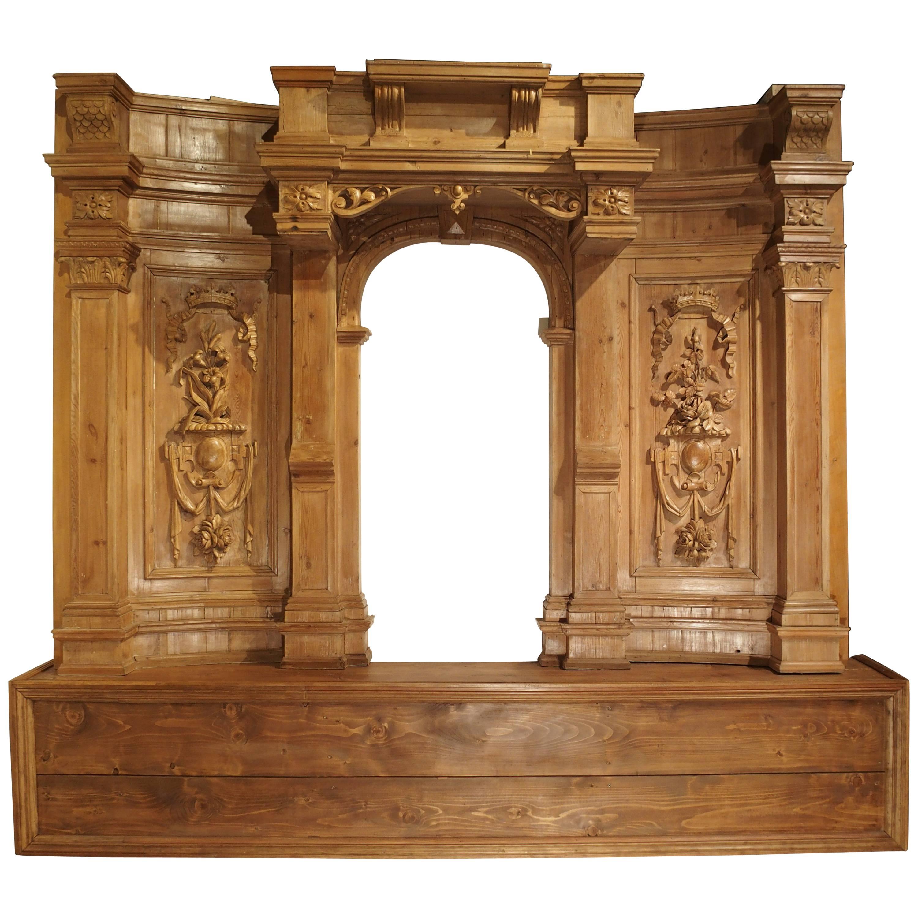 Large and Unique Antique French Boiserie with Covered Alcove, 17th Century