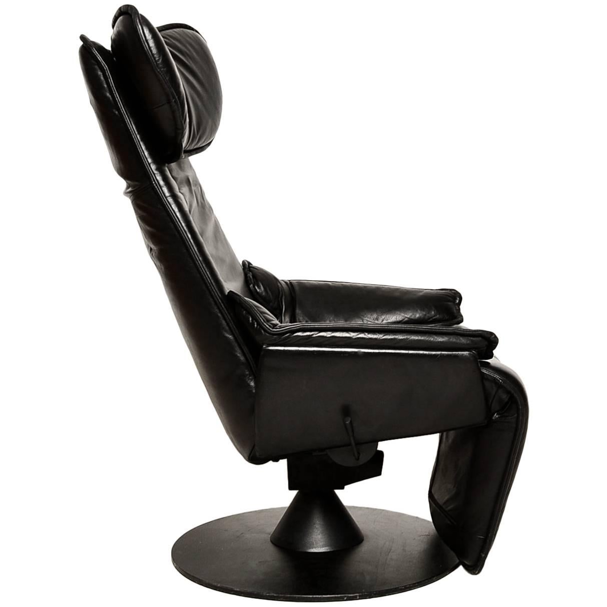 For your consideration a Contura zero gravity recliner chair by Modi, designed by Hjellegjerde.



I had the opportunity to own many chairs in the past, but nothing as comfortable as this Scandinavian recliner chair.

Original black leather.