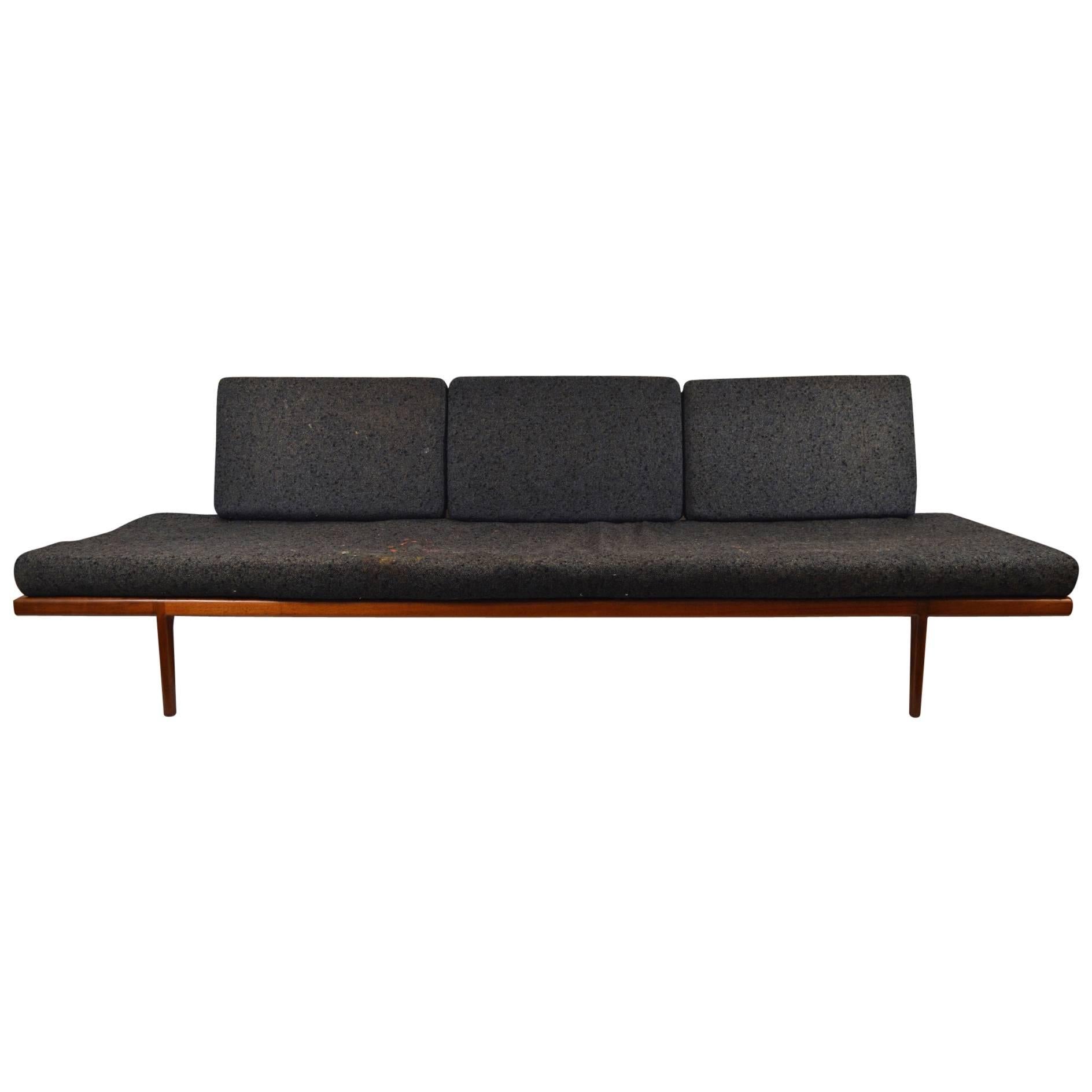 Seltene Smilow Daybed Couch