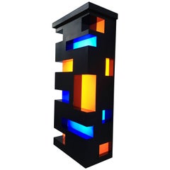 Sculpture lumineuse de style « De Stijl » en acier émaillé et plexiglas, Italie, 1970