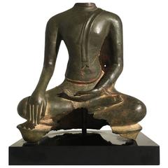 Bouddha assis en bronze de la période de Chiang Saen (Thaïlande)