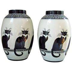 Paire de vases en céramique du milieu du siècle Décor de chat des années 1960 par Keralouve