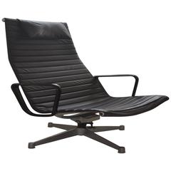 'Aluminum  Group' Lounge Chair by Charles & Ray Eames for Herman Miller Inc.