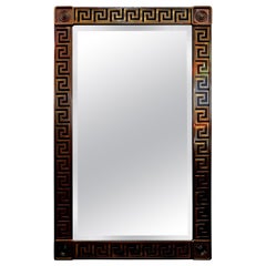 Specchio smussato con chiave greca in ottone vintage