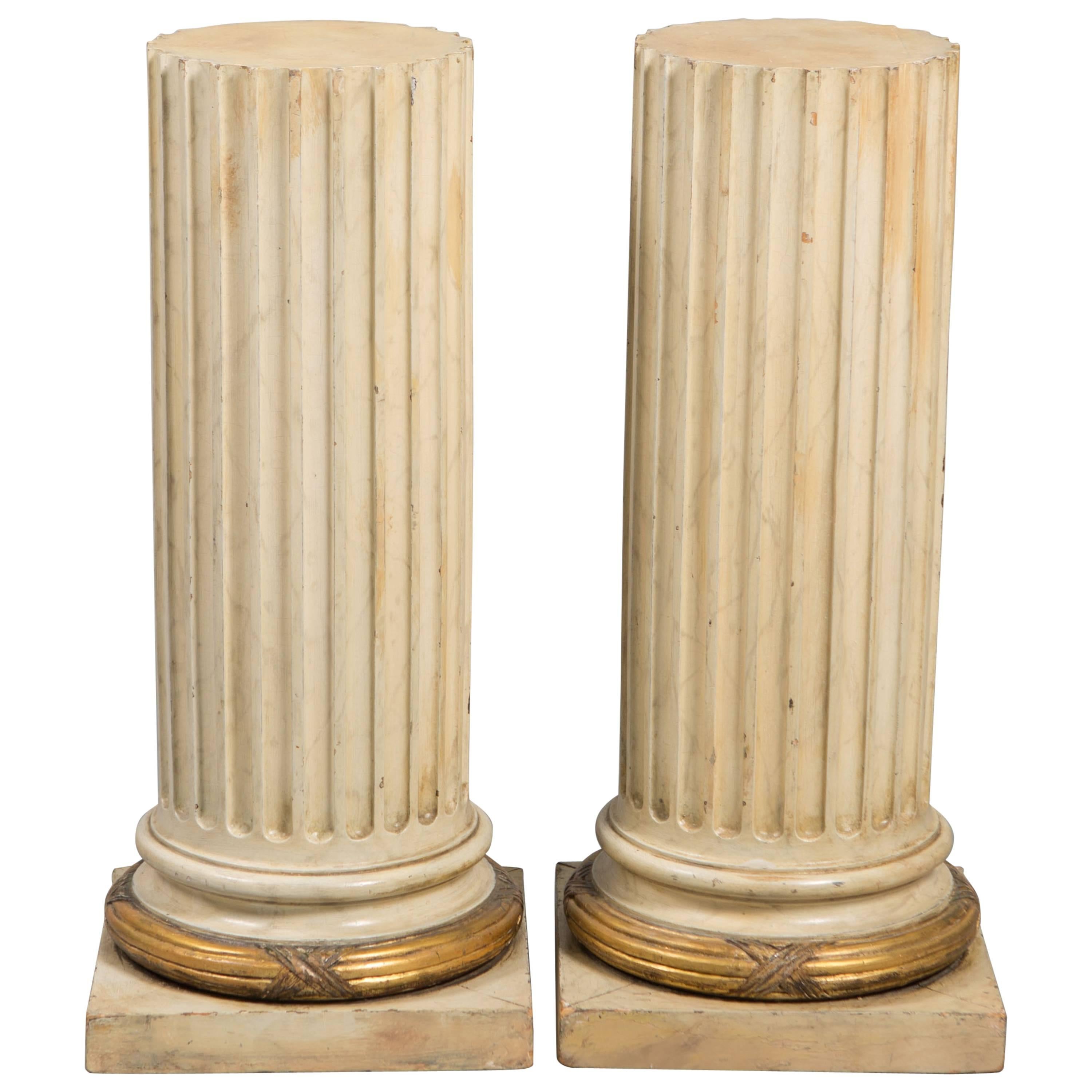 Paire de colonnes cannelées classiques en vente