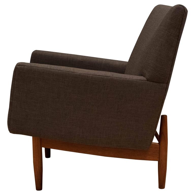 Jens Risom club chair, 1960s, offered by Mid Century Maddist