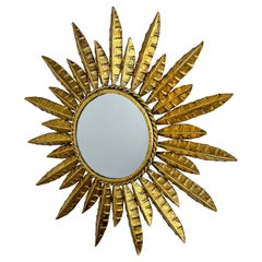 Specchio da parete in stile Midcentury Modern con motivo a raggiera – Metallo dorato, Francia, anni ’60