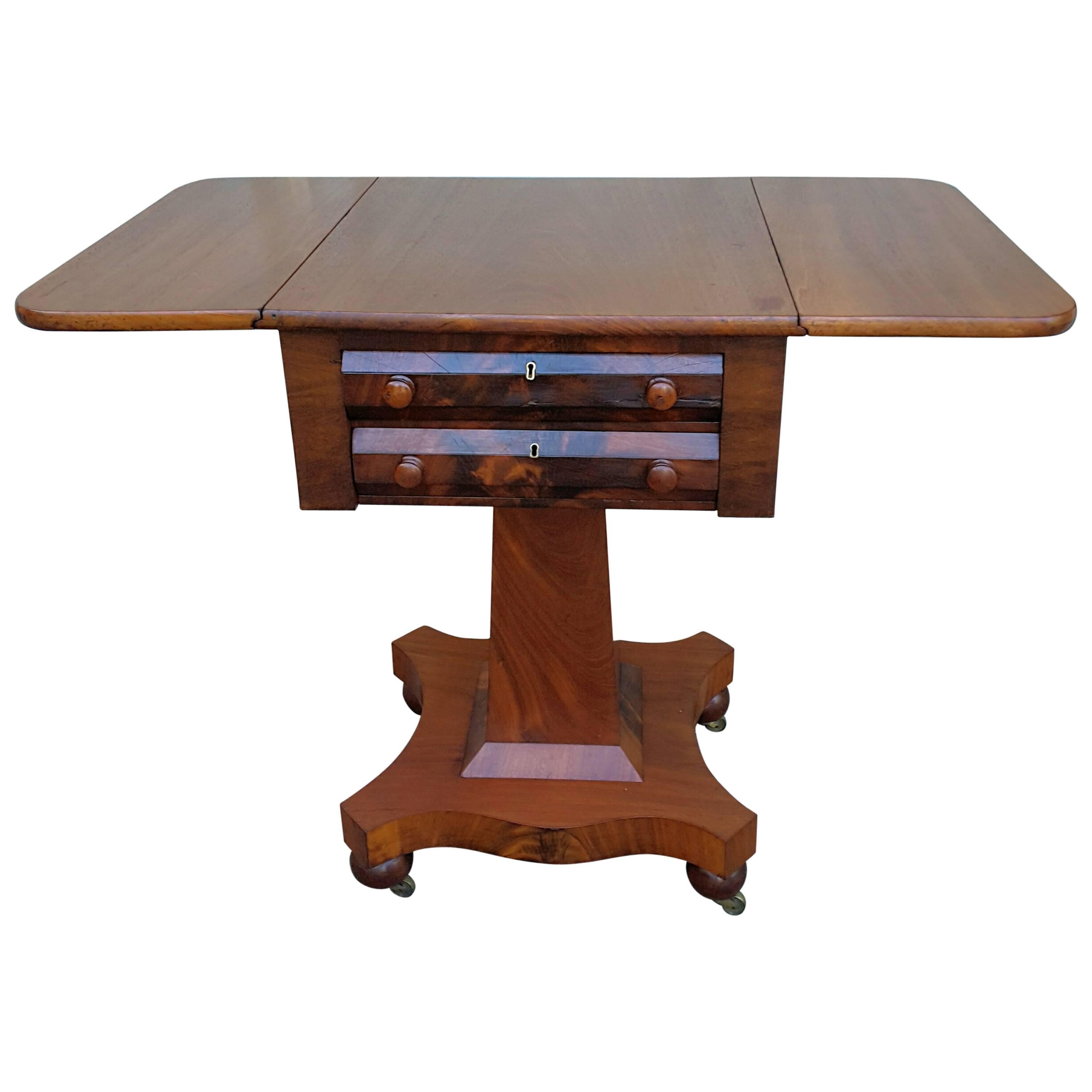 Neoclassical American Empire Drop-Leaf Side Table in Mahogany, circa 1830-1840