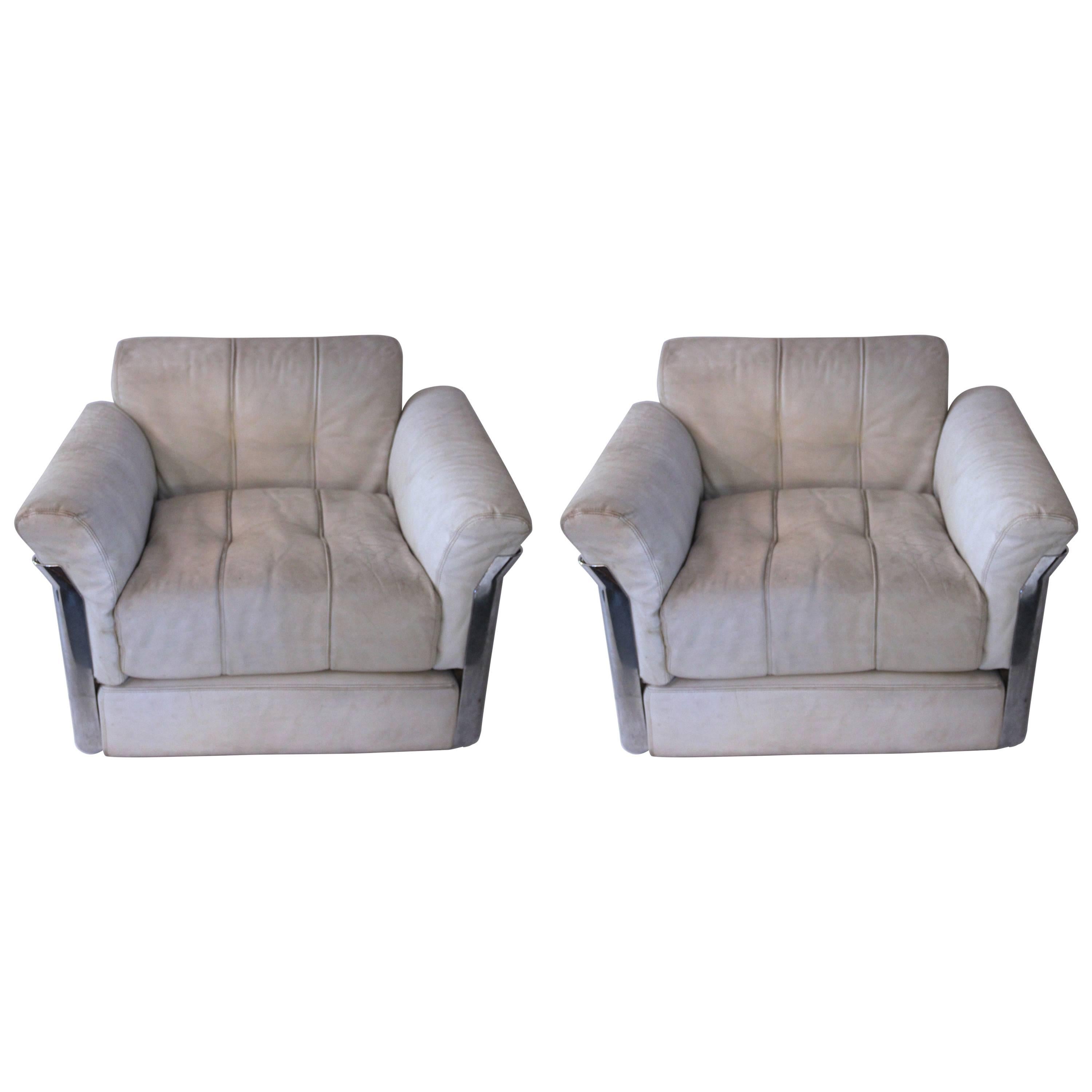 Vittorio Introini, Pair of "Larissa" Armchairs, Production Saporitti