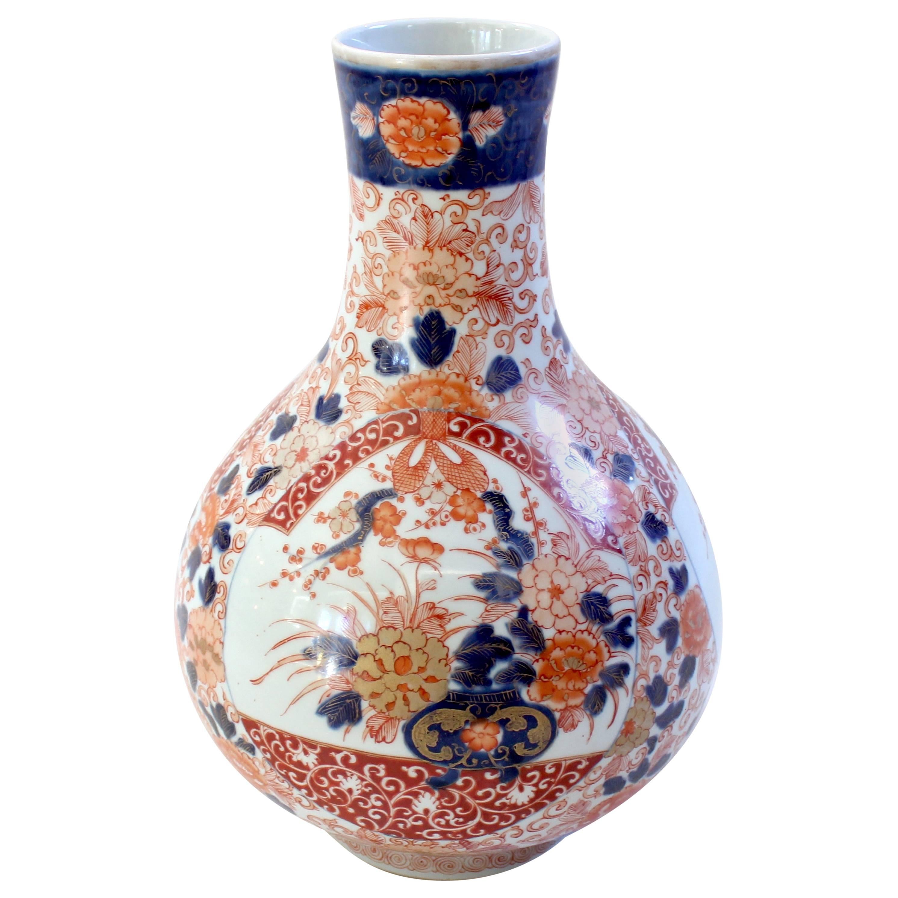 Early 20th-Century Hand-Painted Japanese Imari Vase For Sale
